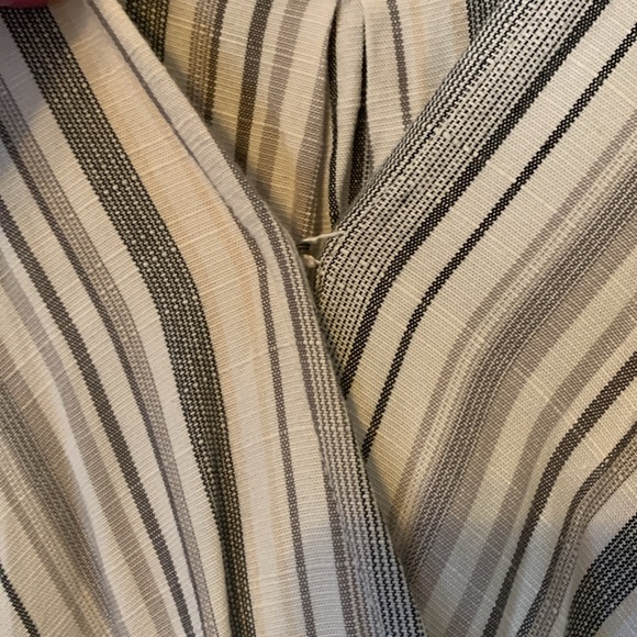 Gray and white striped gap sleeveless jumpsuit with tie belt and wide legs 😍😍 - Picture 6 of 14